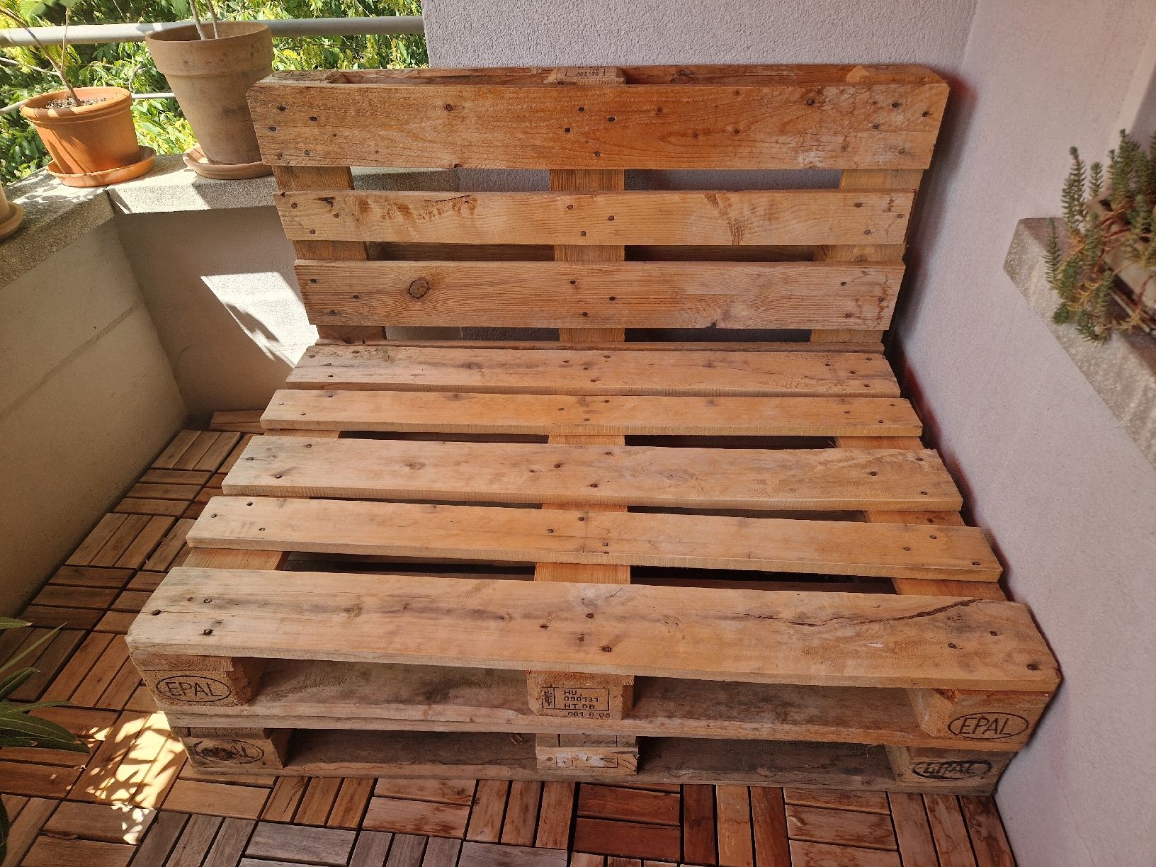 Pallets: Palettensofa / Sitzmöbel Balkon – Usato da Bern venduto da hugentobleroune 3