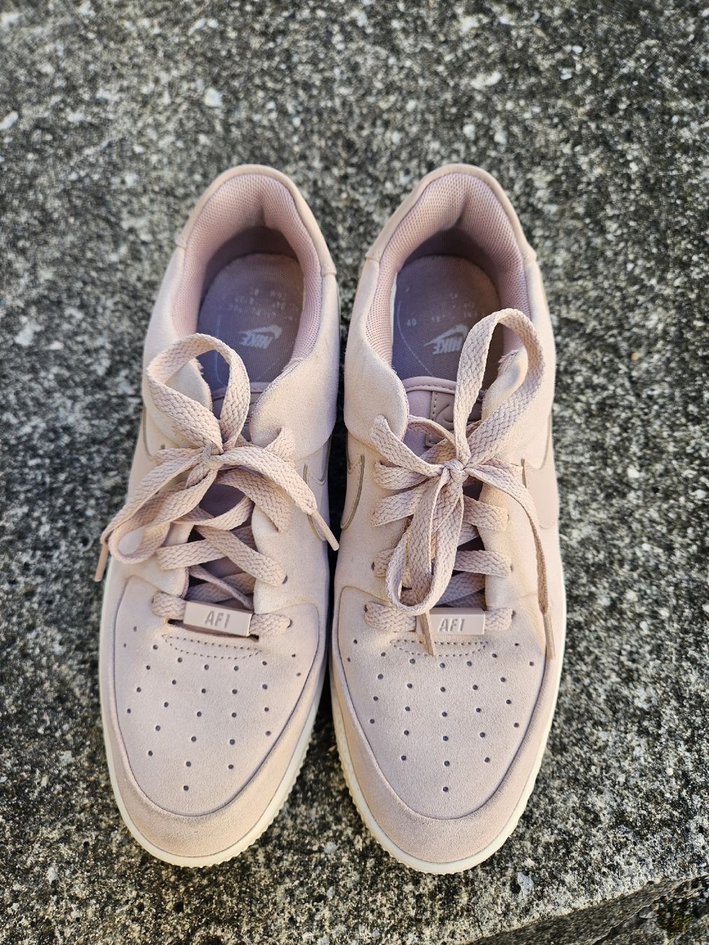 Scarpe da donna: Nike Air Force 1 Sage – Usato da Saland venduto da Rose0109 3