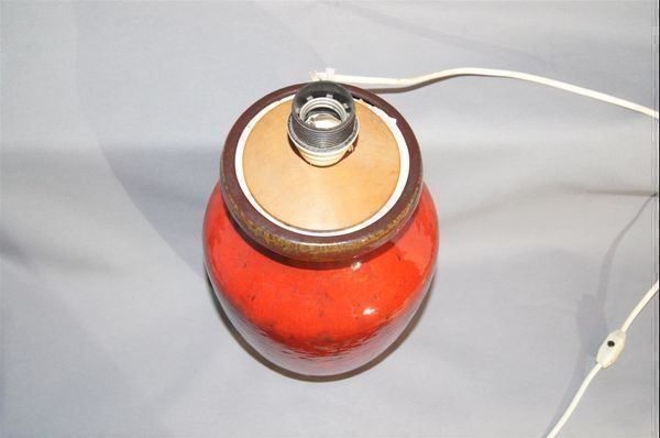 Lampade: Semi-antike rote Keramik-Tischlampe – Usato da Geroldswil venduto da ARTEFACTO 3