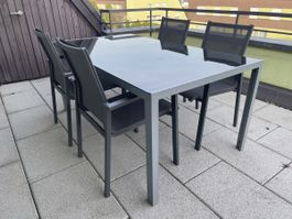 Hochwertiger Gartentisch mit 5 bequemen Stühlen