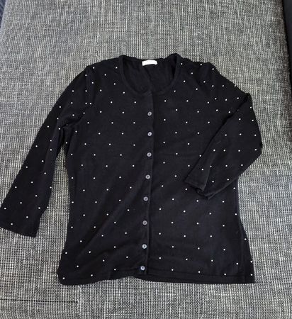 Schwarze Pullover, Gr. M, mit Punkten, Top Zustand!