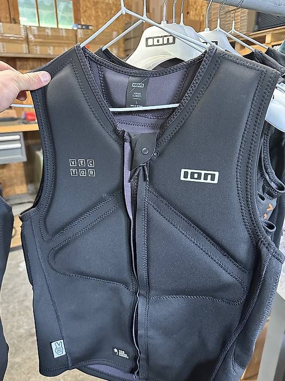 Gilet & Giacche: Ion Prallschutzweste Vector L – Usato da Bauen venduto da Samuelson1990