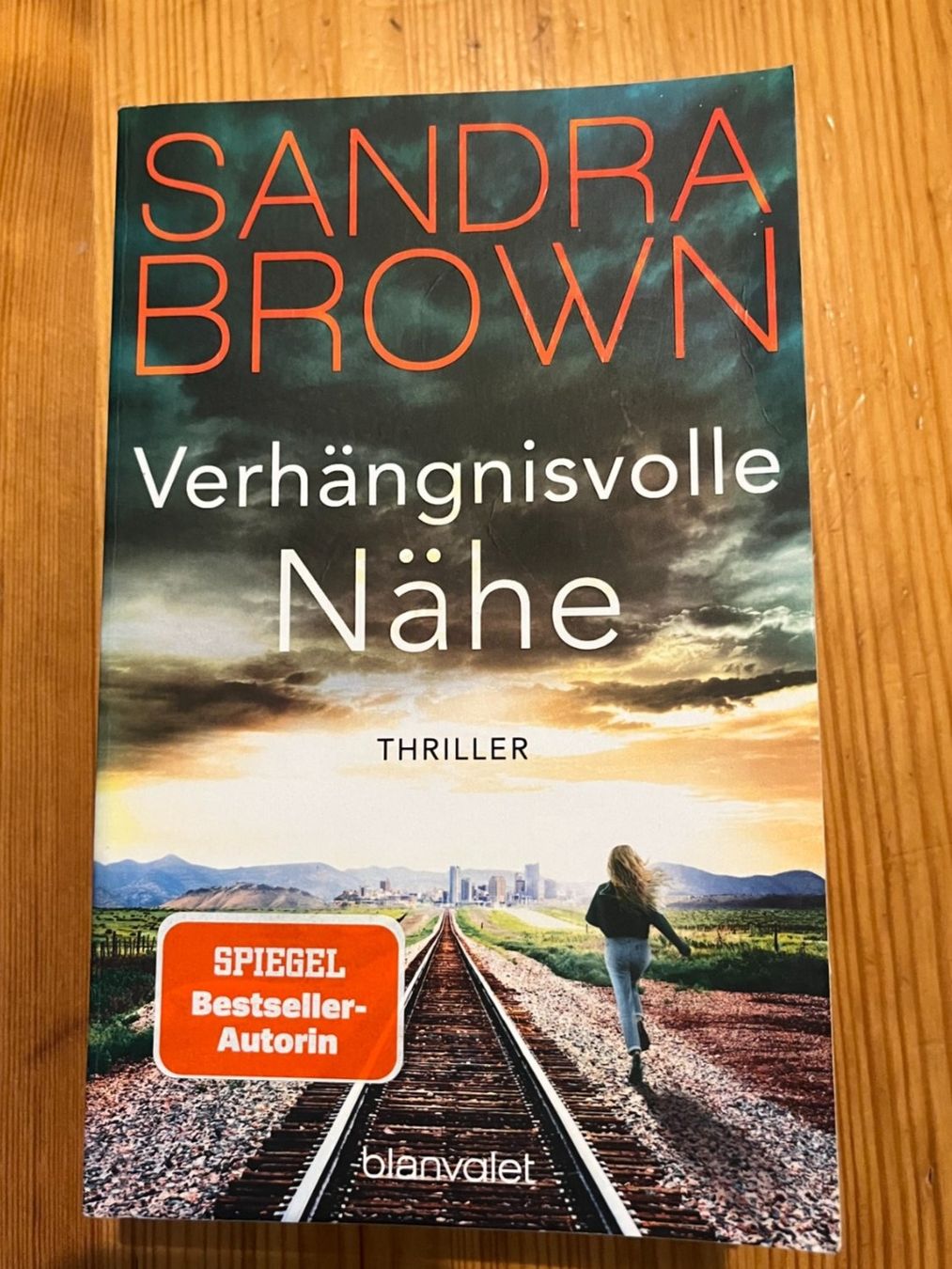 Libri: Sandra Brown, Verhängnisvolle Nähe – Usato da Nesslau venduto da Meshiska