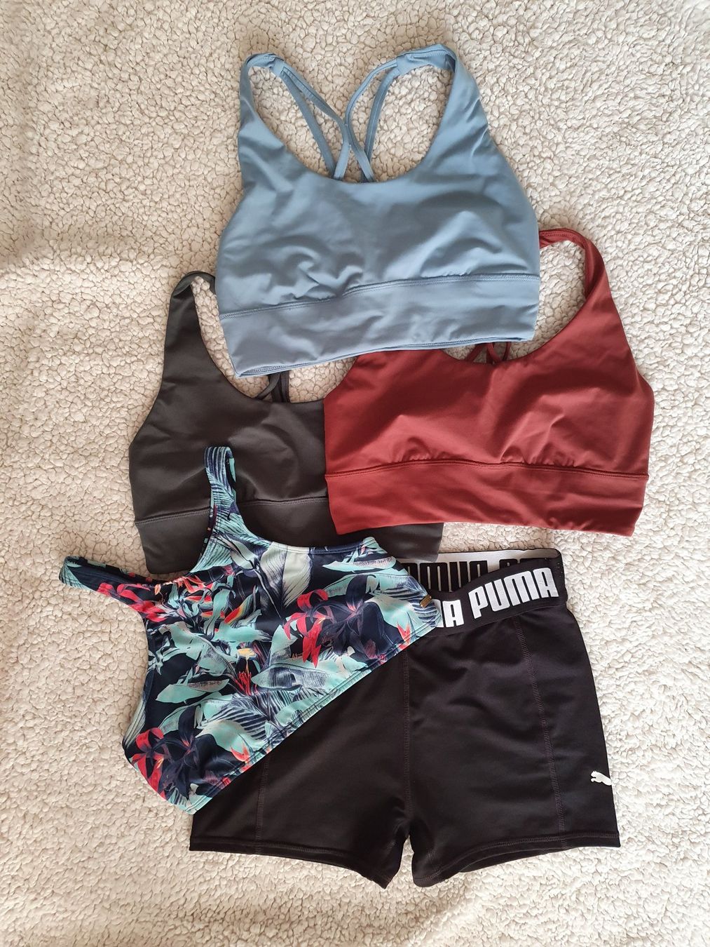 Oysho Lotti di vestiti: Sportkleiderpaket Gr. S/M – Usato da Neunkirch venduto da M.Costa1 1