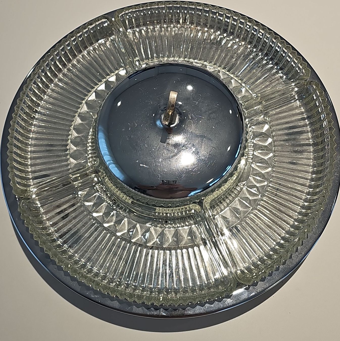 Piatti di portata: Vintage Glass Serving Dish with Chrome Lid – Usato da Immensee venduto da Gitter