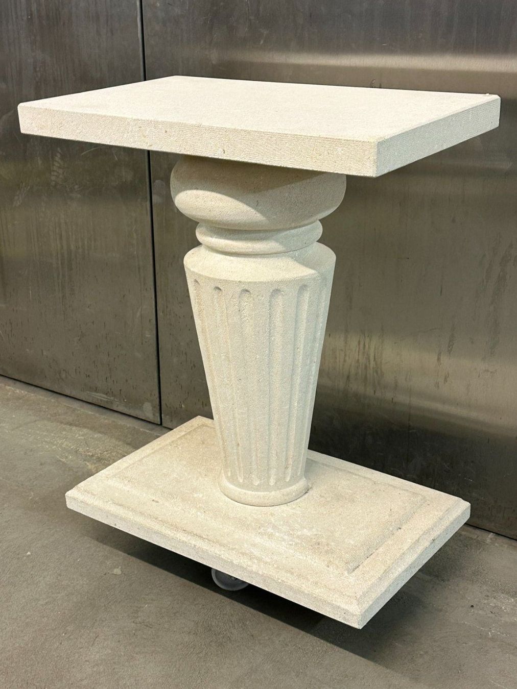 Altri mobili: Sandstein Tischfuss - Sockel für Skulptur oder Tisch – Usato da Luzern venduto da Lager6640 1