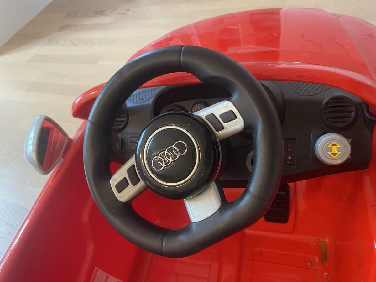 Véhicules pour enfants: Audi TT RS Plus Kinderfahrzeug rot  – D'occasion à Wald ZH par Seller_8 4