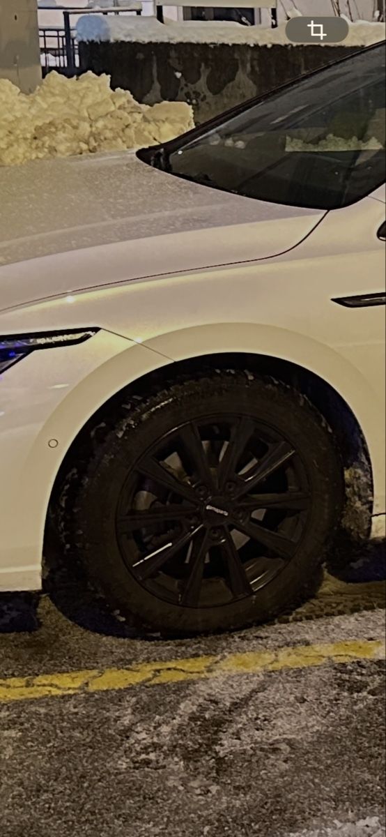Volkswagen Cerchioni: Felgen komplett Golf Winterreifen  205/55R16 – Usato da Jona venduto da hercolis01 1