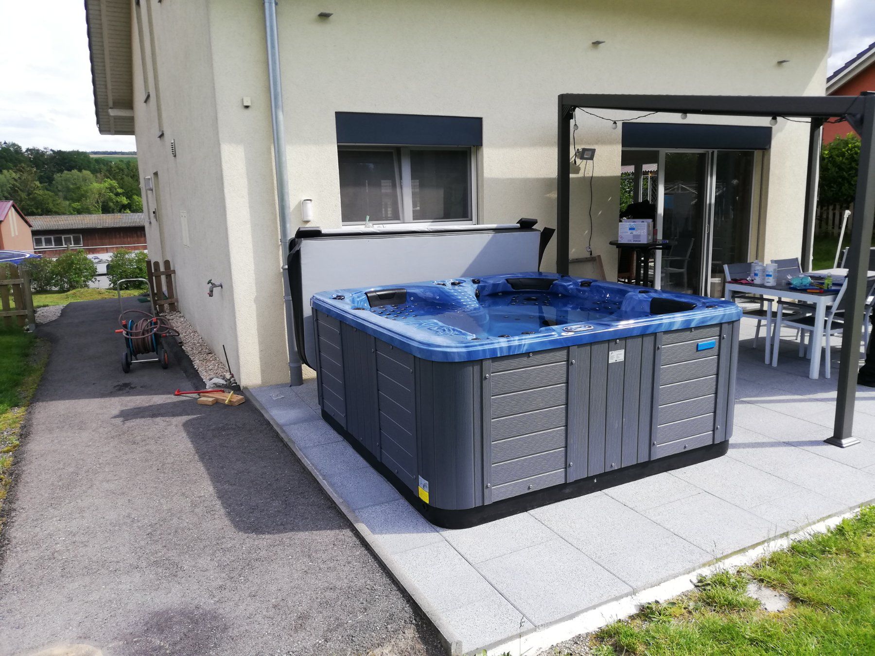 Whirlpool: Outdoor Whirlpool Infinity Gozo Speciale – Nuovo e nell'imballaggio originale da Grenchen venduto da Wellnesspools 1