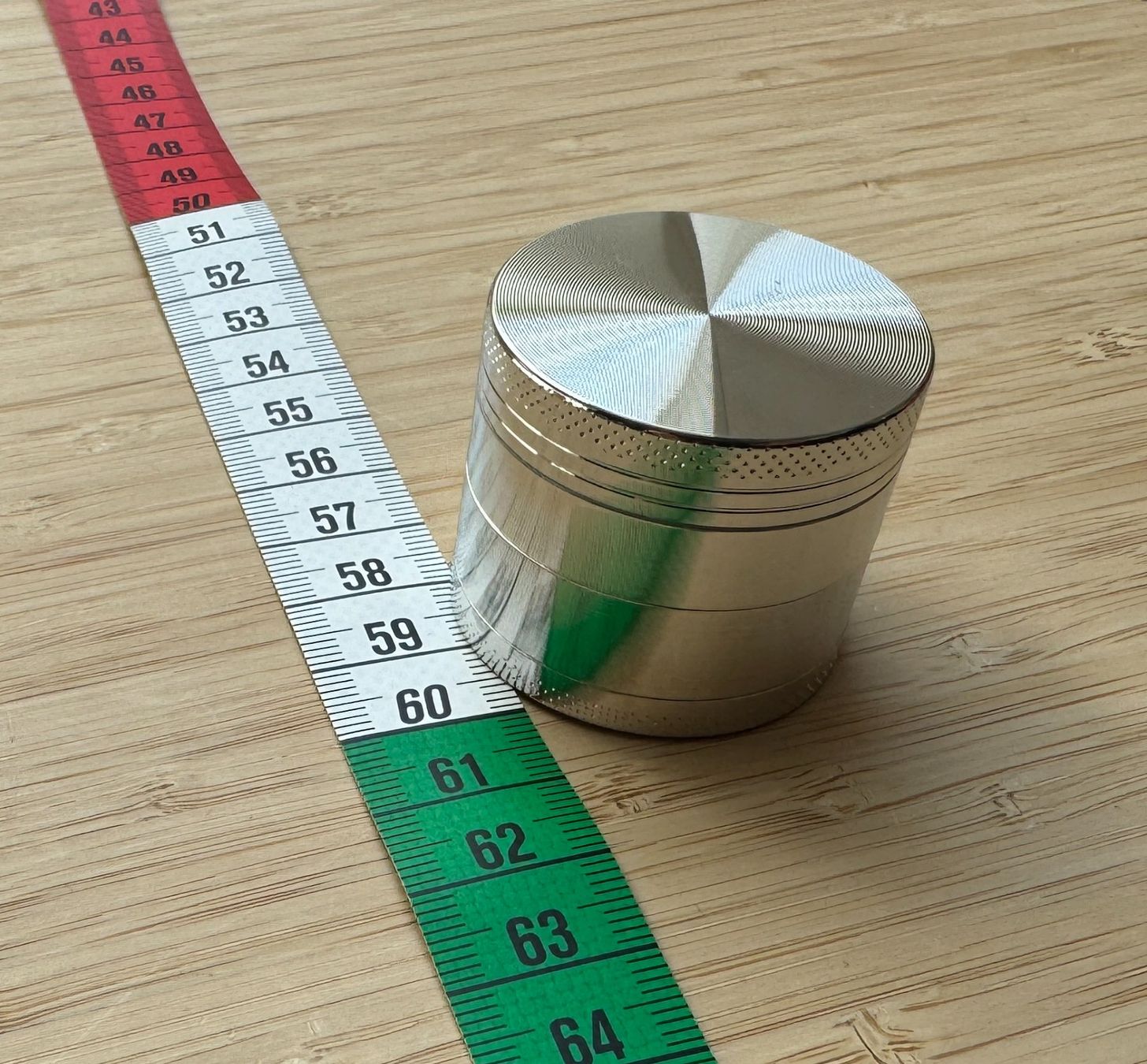 Tabacchi: silberner Metall Grinder, silver, Mühle – Nuovo e nell'imballaggio originale da Winterthur venduto da YaV