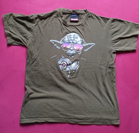 Unpledged T-Shirt Grösse L Yoda Druck khaki Zustand gut