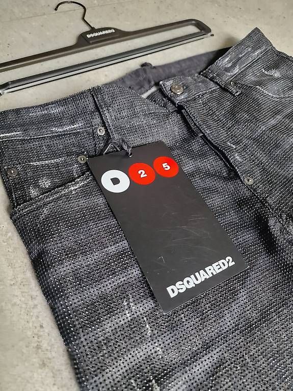 Jeans: DSQUARED2 Jeans Gr. 50 NEU mit Strasssteinen – Usato da Starrkirch-Wil venduto da NHA01