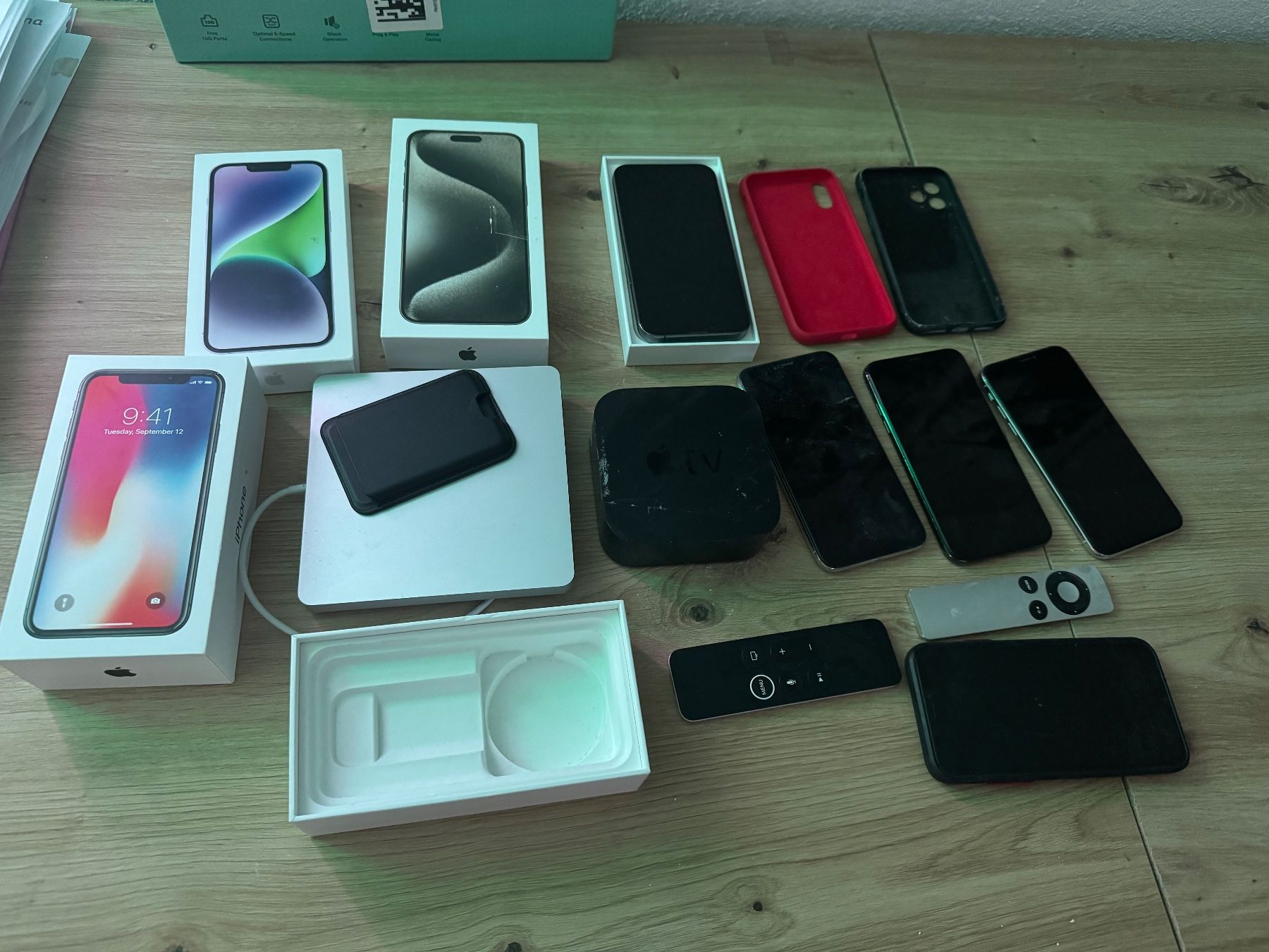 Apple Telefoni cellulari / Smartphones: Apple Paket / div. IPhone / Apple TV – Usato da Därligen venduto da mai_lz9l