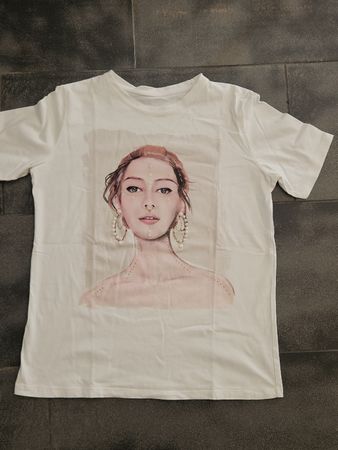 T-Shirt weiss mit Perlenapplikation Portrait Grösse M