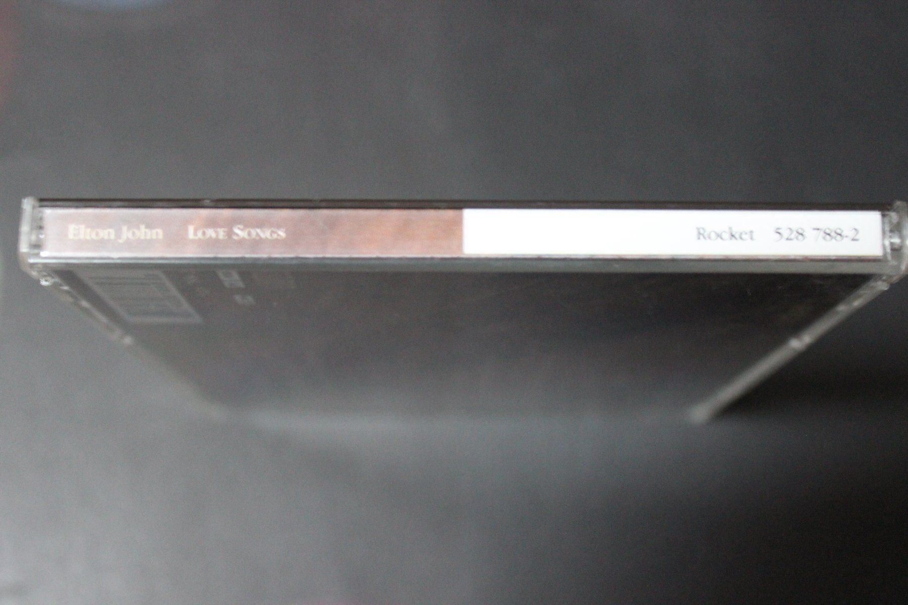 CD: ELTON JOHN - LOVE SONGS CD 1995 – Usato da Tübach venduto da JamesStone 5