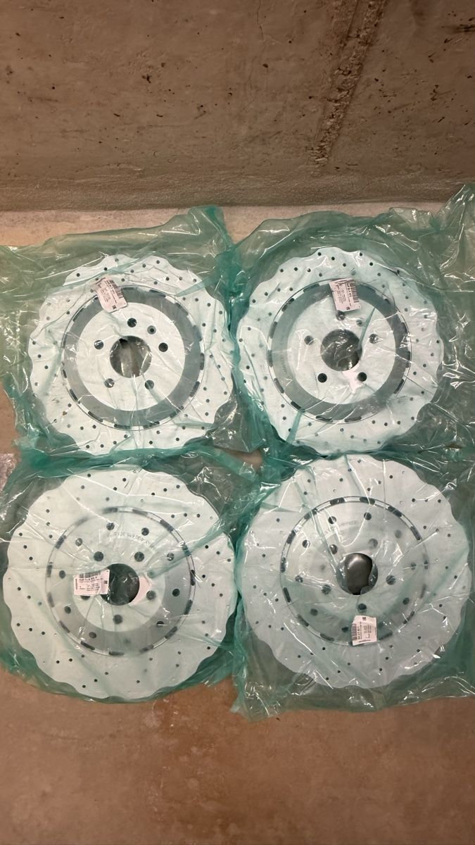 Audi Tutti pezzi di ricambio auto: Kit Frein complète Rs6 C7 13/18 – Nuovo (secondo la descrizione) da Romont FR venduto da ped_87gp