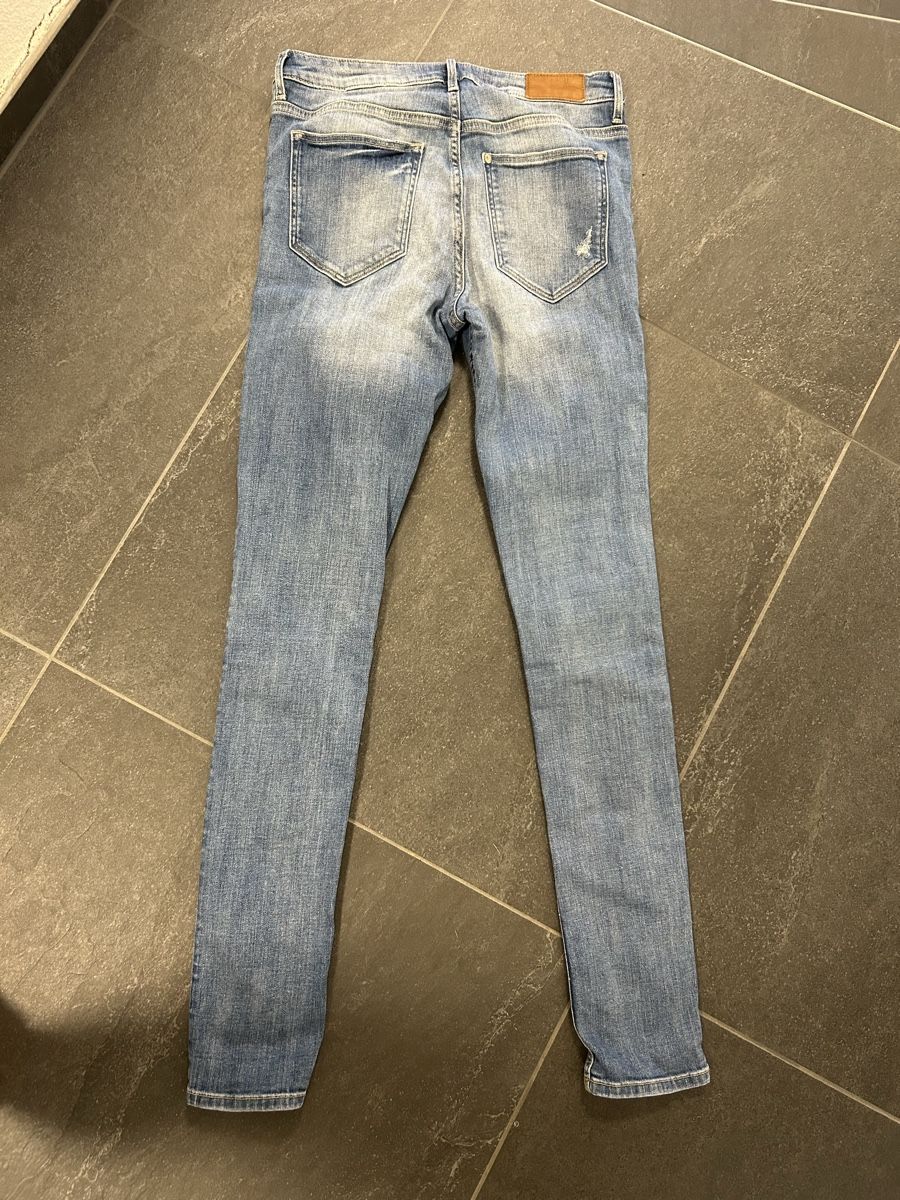 Jeans: Jeans bleu délavé  – D'occasion à Bôle par sev_n85b 1