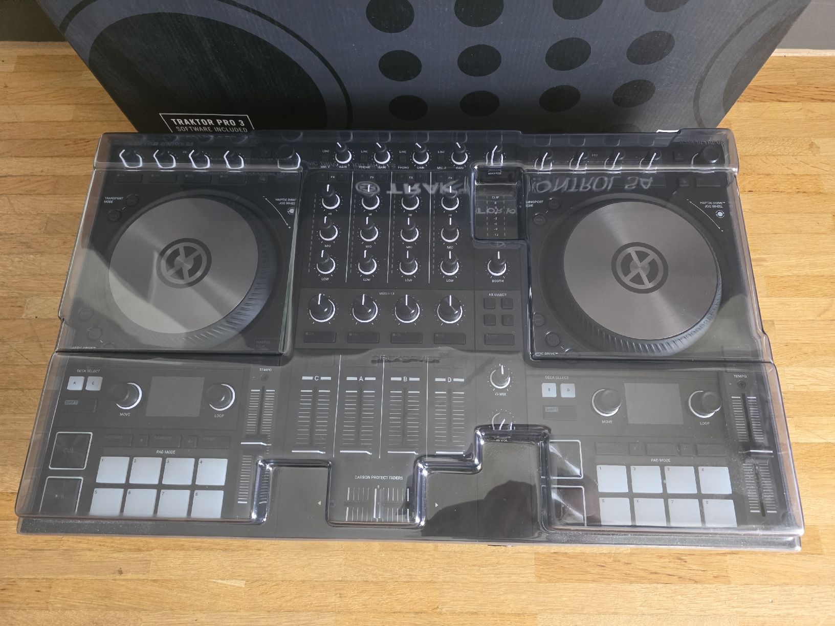 Native Instruments Console di mixaggio: Native Instruments Traktor Kontrol S4 MK3 – Usato da Basel venduto da regnam 1