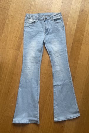 Helle Schlaghose, Grösse 40/42, ideal für den Frühling! ✨