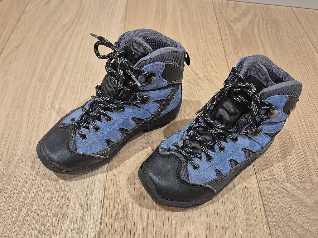 Chaussures garçon: Wanderschuhe Grösse 30 – D'occasion à Oberrohrdorf par Hoto