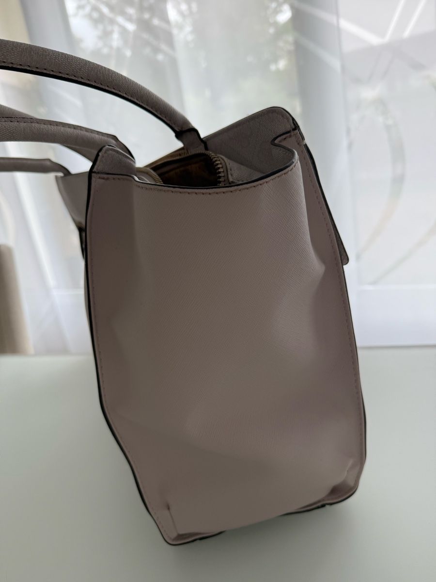 Guess Borse da donna: Guess Handtasche hellbeige mit Logo Muster gebraucht – Usato da Lachen SZ venduto da noel83 2