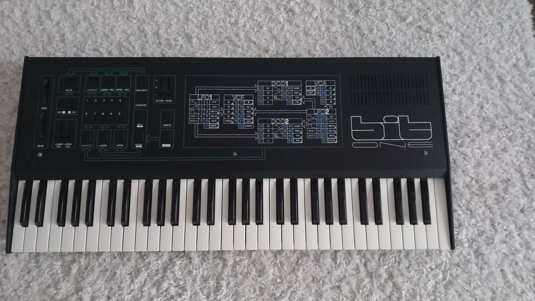 Crumar Musikinstrumente: Synthesizer Crumar Bit One Analog gebraucht – Gebraucht aus Langnau am Albis von Charlytheant