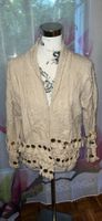 Edle Strickjacke mit Fransen und Knöpfen, Grösse M/L beige