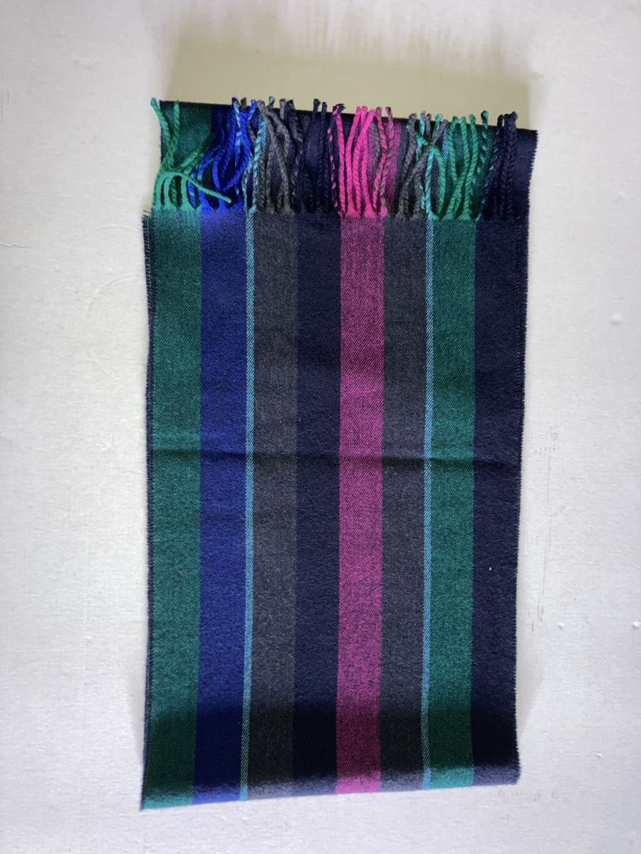 Foulard & Sciarpe: Schal - Gestreifter Winterschal: Warm - stilvoll - weich – Usato da Basel venduto da Imack 1