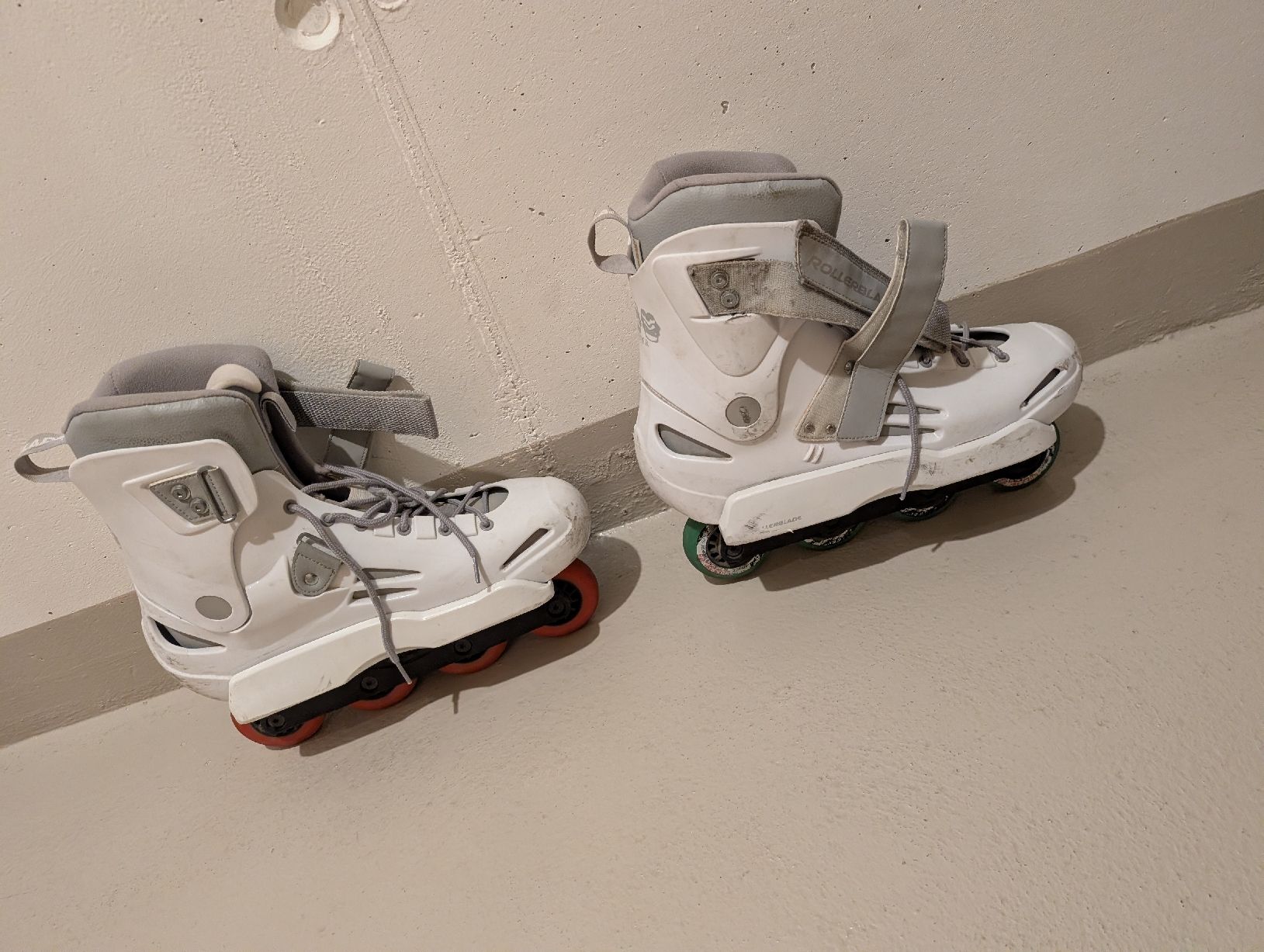 Pattini in linea & Pattini a rotelle: Inline Skates Rollerblade weiss Grösse 48 gebraucht – Usato da Niederglatt ZH venduto da fabim1312