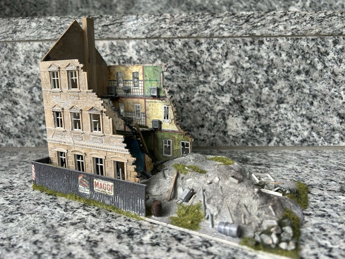 Modelleisenbahnen: Gebäude im Rückbau , h0 1:87  – Gebraucht aus Horw von Tigercat635 3