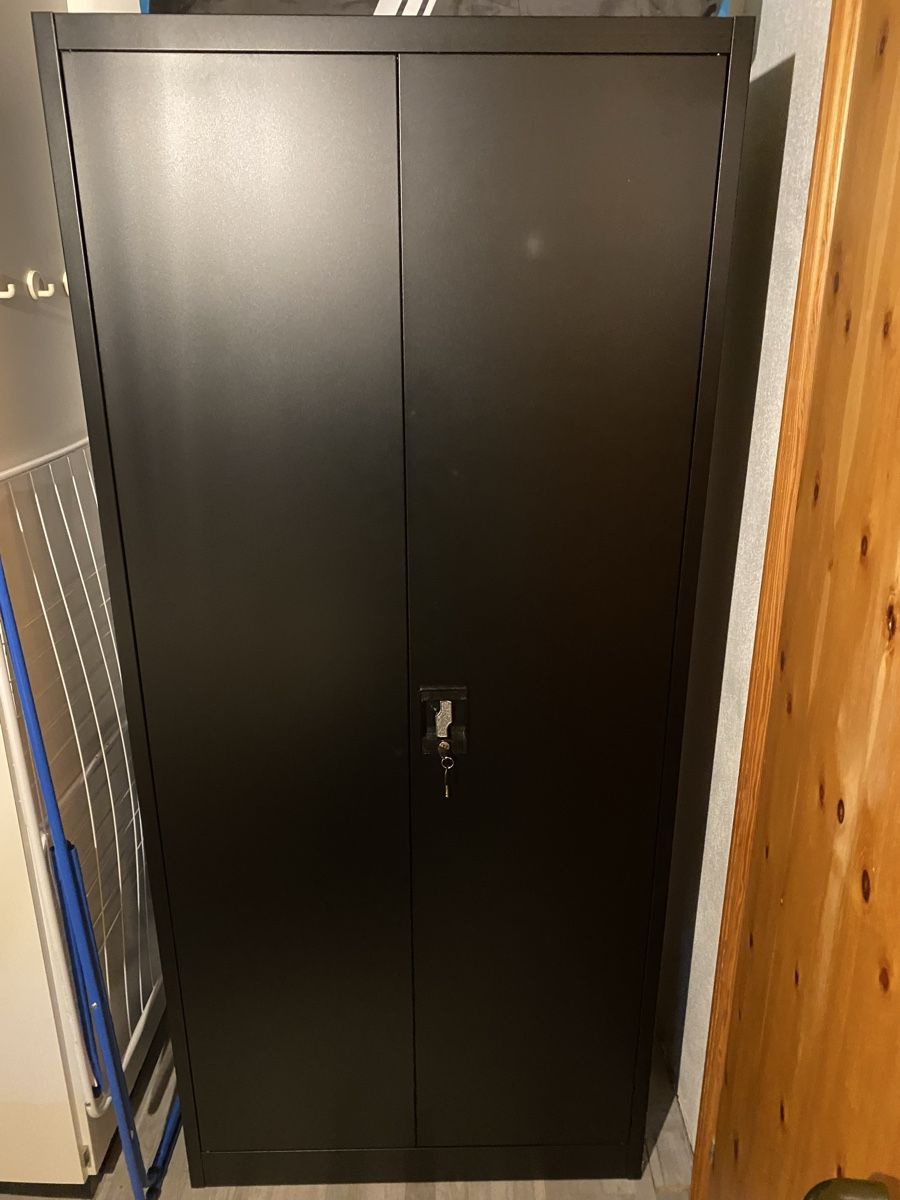 Armadi: Metall Schrank – Usato da Oberiberg venduto da Futurach 1