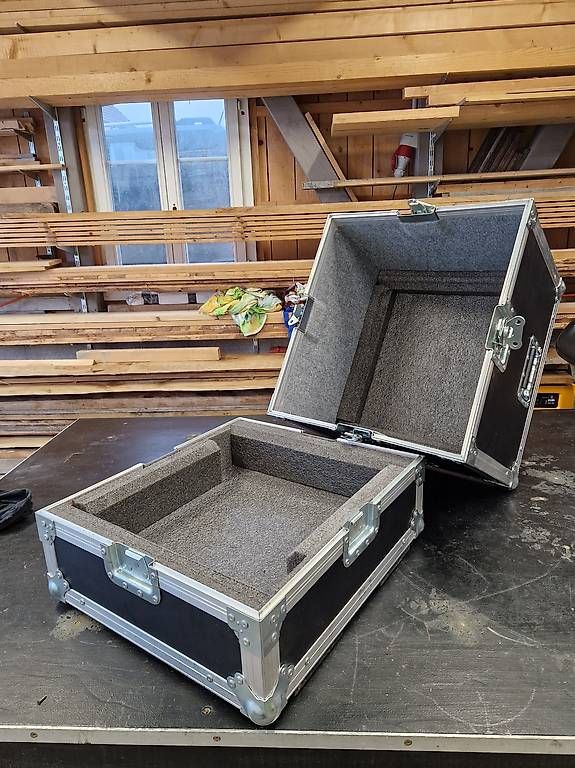 Casse di trasporto: Transport Koffer / Kiste / Tour Case – Usato da Lüterswil venduto da Xrraptor