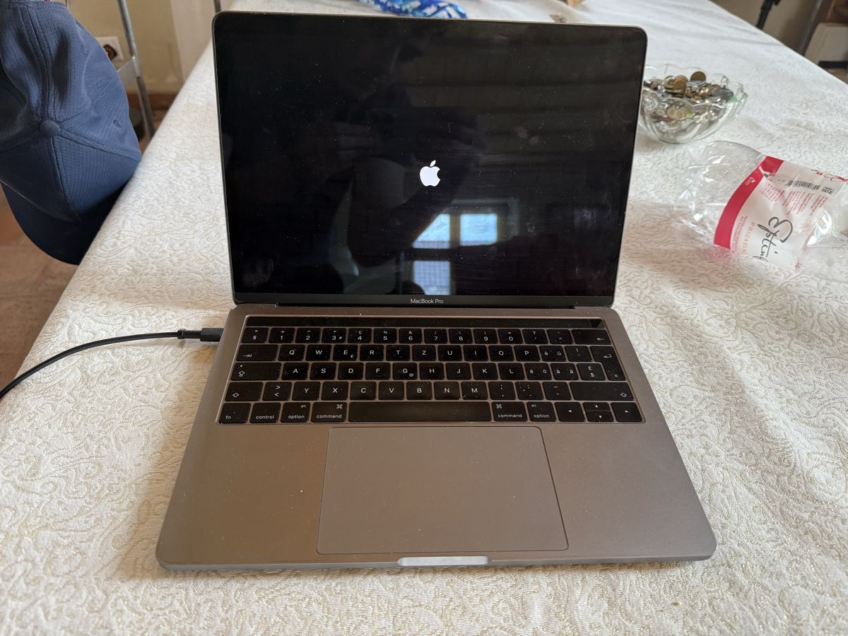 Apple Notebooks: MacBook Pro 13" (2016)  – Gebraucht aus Ste-Croix von pie_825p 1