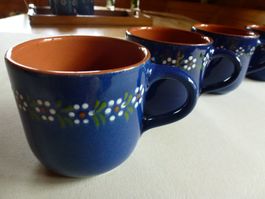 Tassen, Keramik, blau mit Blumenranken - 3 Stück