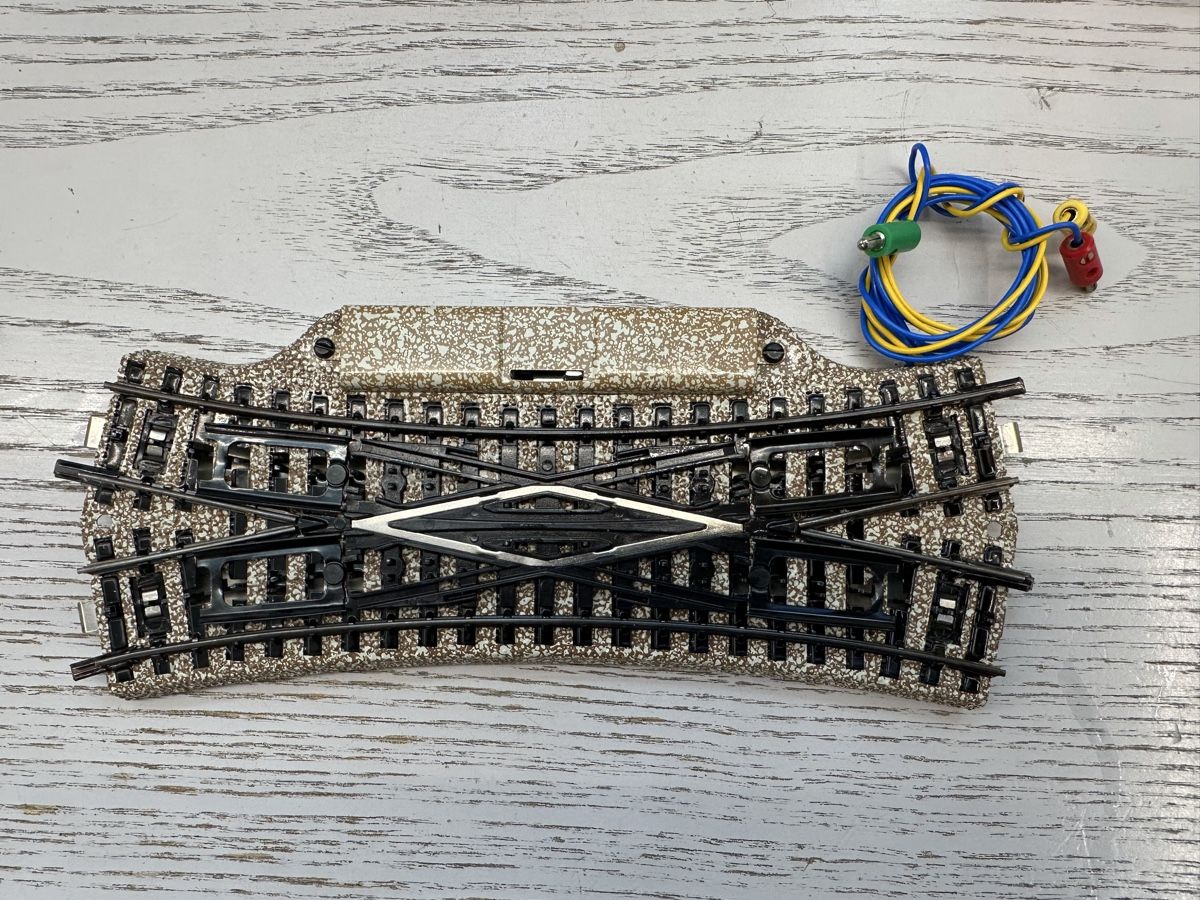 Märklin Modelleisenbahnen: Märklin 5207 Doppel-Kreuzungsweiche – Gebraucht aus Lupsingen von New-Haven