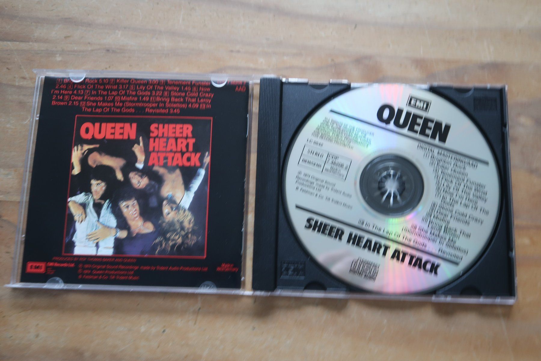 CDs: QUEEN - SHEER HEART ATTACK - CD – Gebraucht aus Basel von Patiscat 3