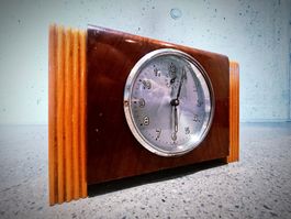 Elegante Art-déco-Tischuhr aus den 30er Jahren von Junghans