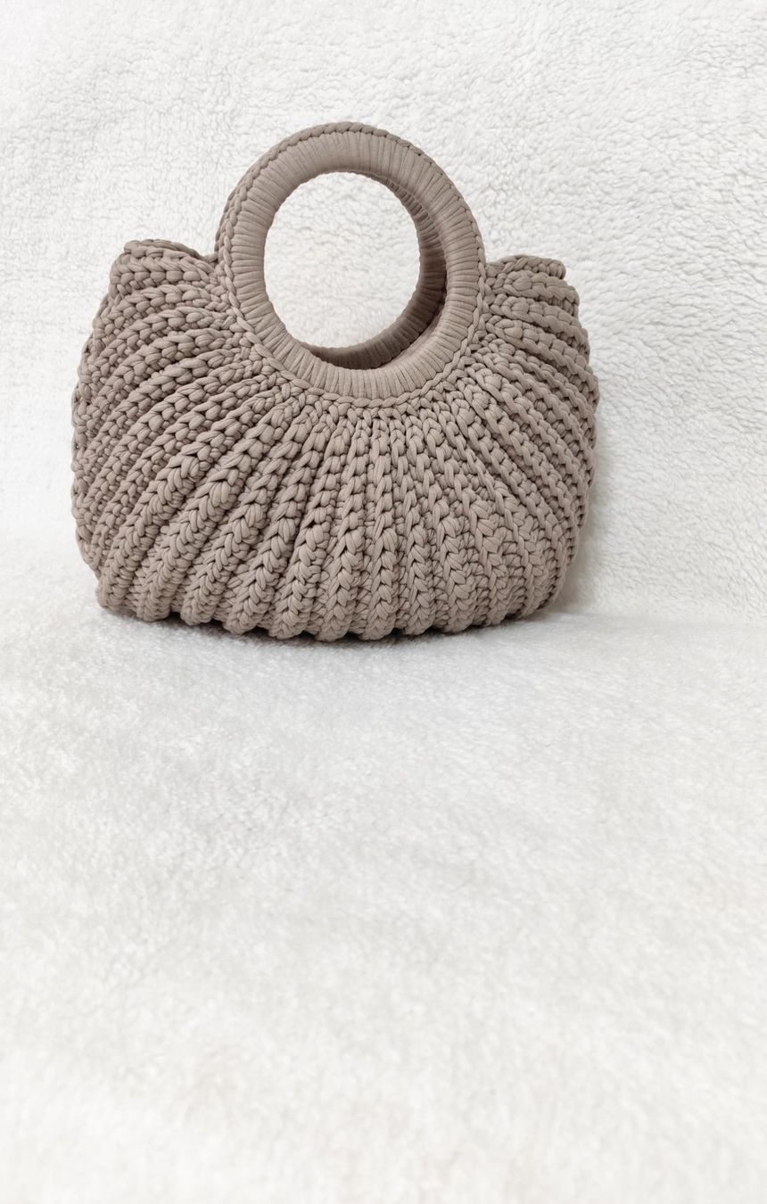Borse da donna: Handgefertigte Häkeltasche in Beige – Nuovo (secondo la descrizione) da Kaltbrunn venduto da gurlukhandmade 5