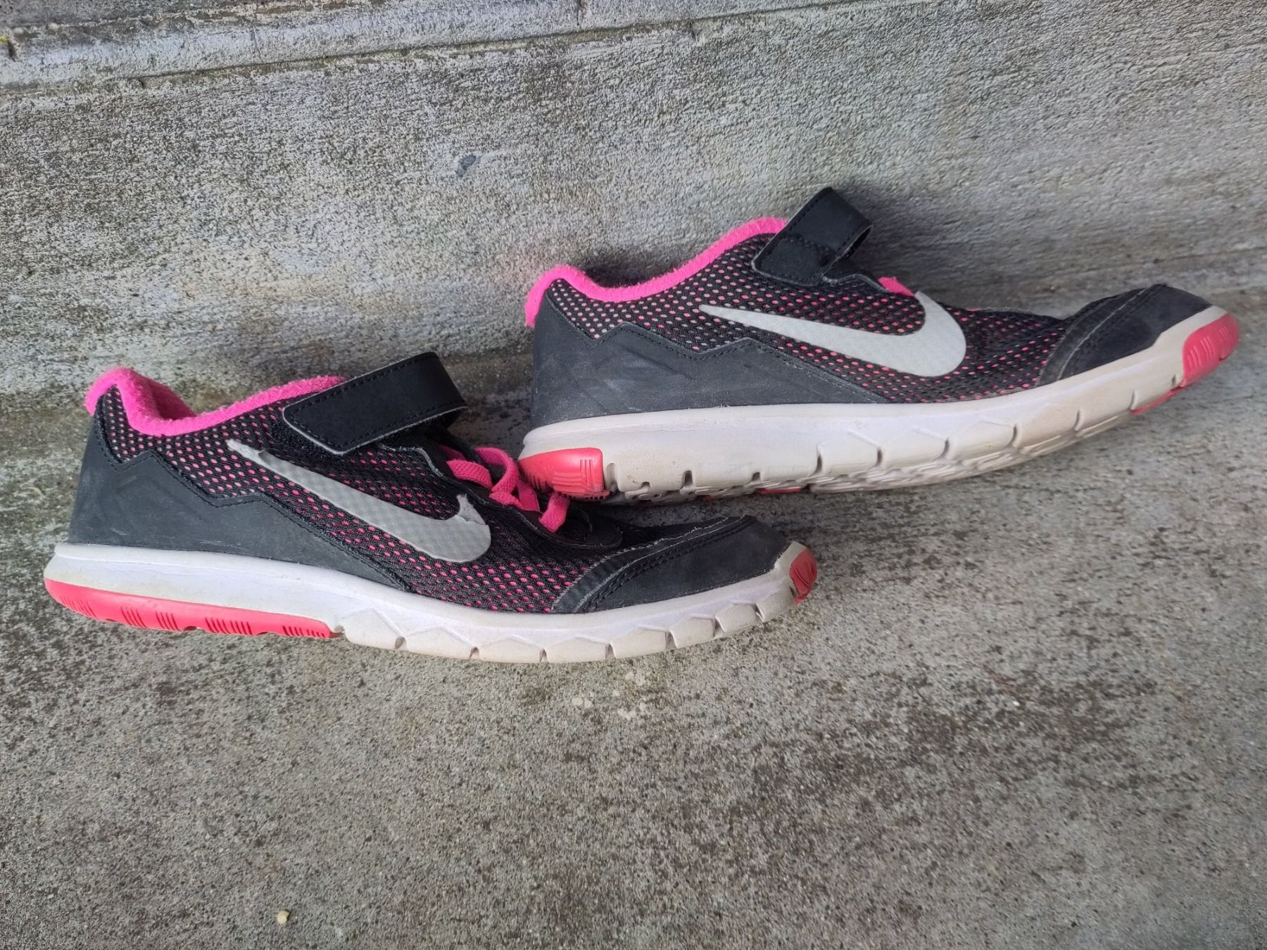 Nike Scarpe per ragazze: Hallenturnschuhe Gr. 35 Nike – Usato da Uettligen venduto da Donroli 2