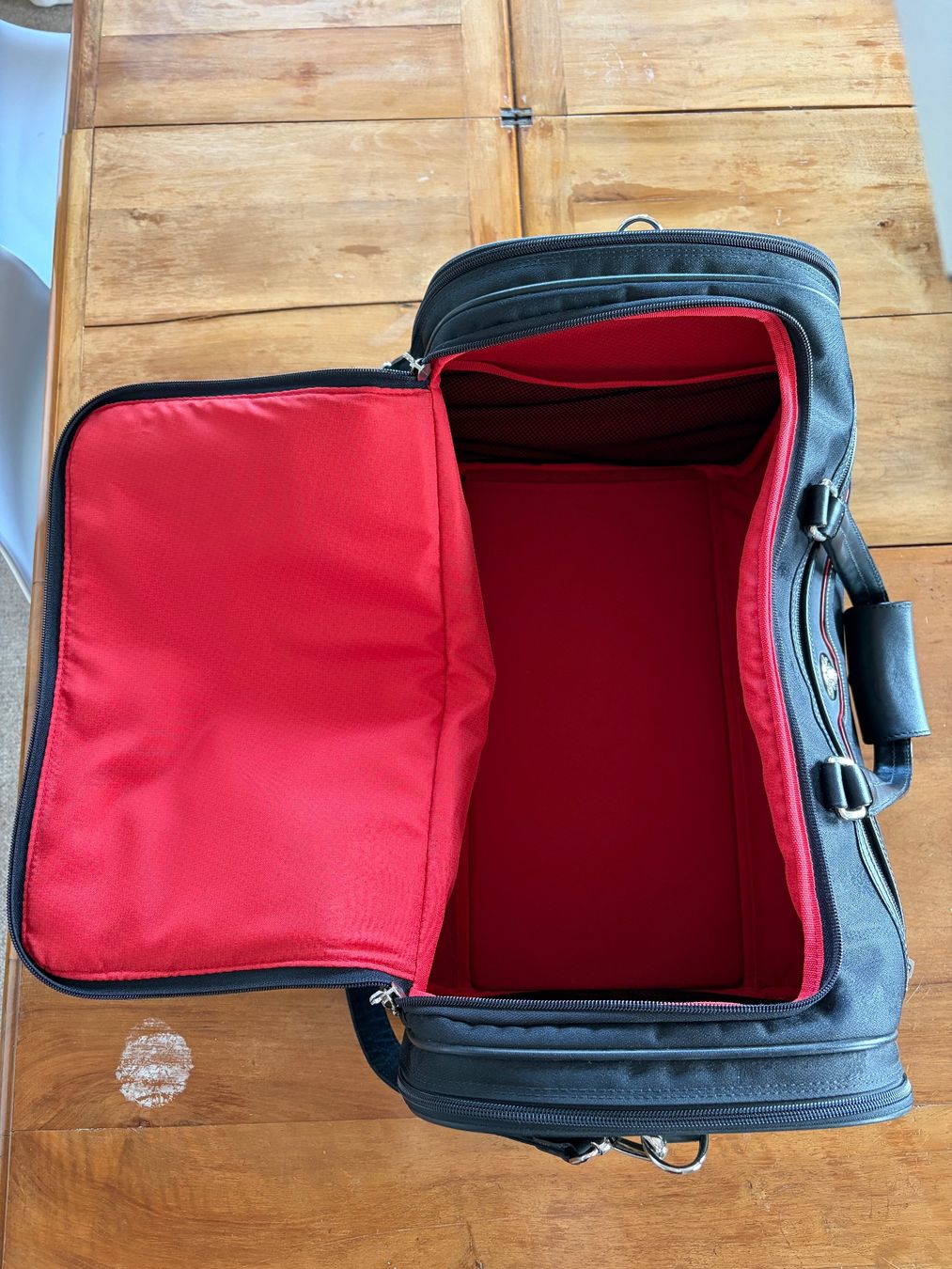 Michel Jordi Borse: Michel Jordi Reisetasche – Usato da Elgg venduto da anai.is 2