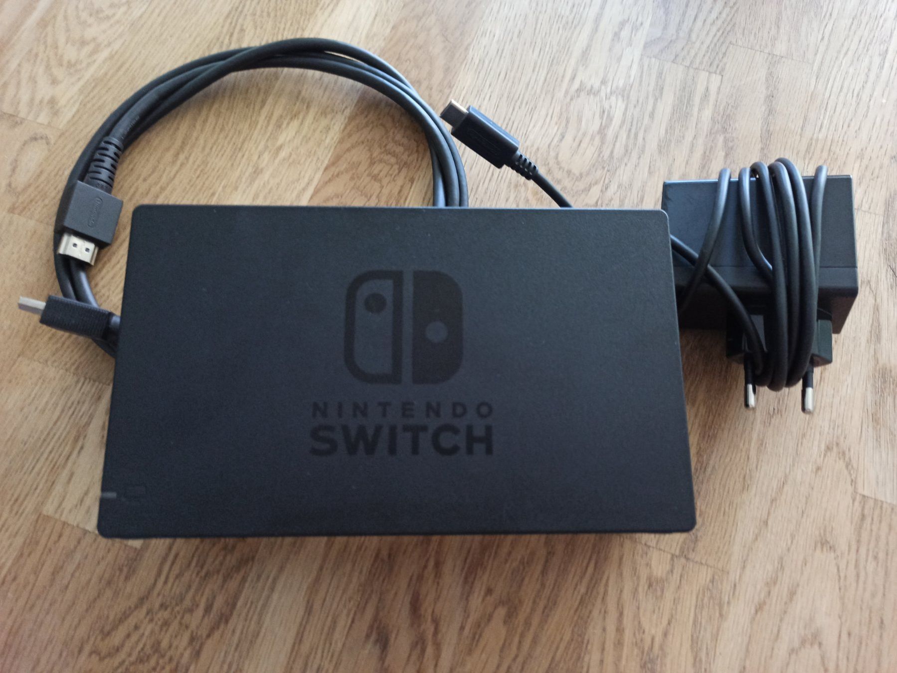 Docking station: Original Nintendo Switch TV-Dockingstation mit Netzteil NSW – Usato da Oberweningen venduto da mar_87mx