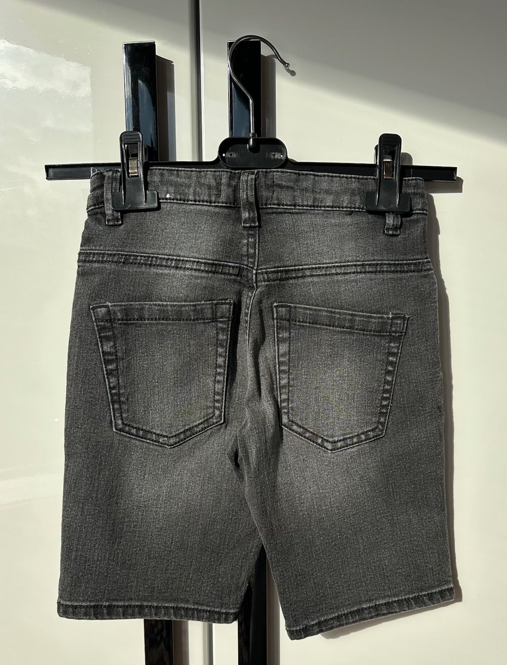 Benetton Pantaloni: 2 Bermuda in jeans Benetton – Usato da Castel San Pietro venduto da Moregi 2