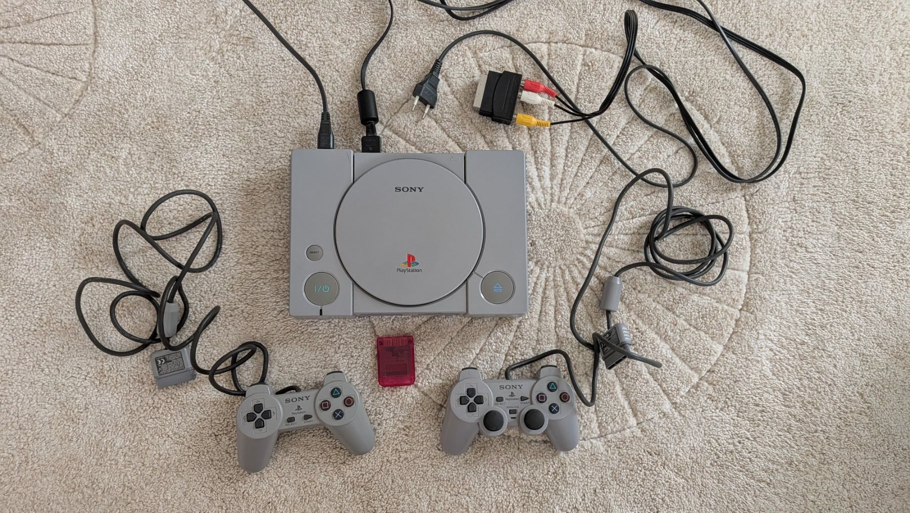 Sony Konsolen: Sony PlayStation 1 Konsole | 2 Controller | FIFA 2002 – Gebraucht aus Hinterforst von bem228 5