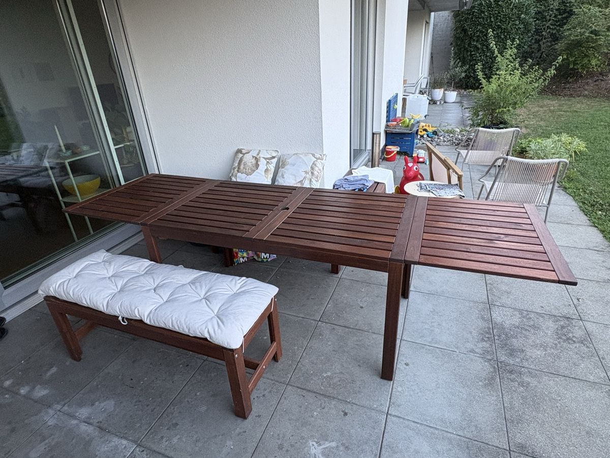 Ikea Tables: IKEA Gartenset: Gartentisch mit 2 Bänken – D'occasion à Uerikon par sof_c8jn 2
