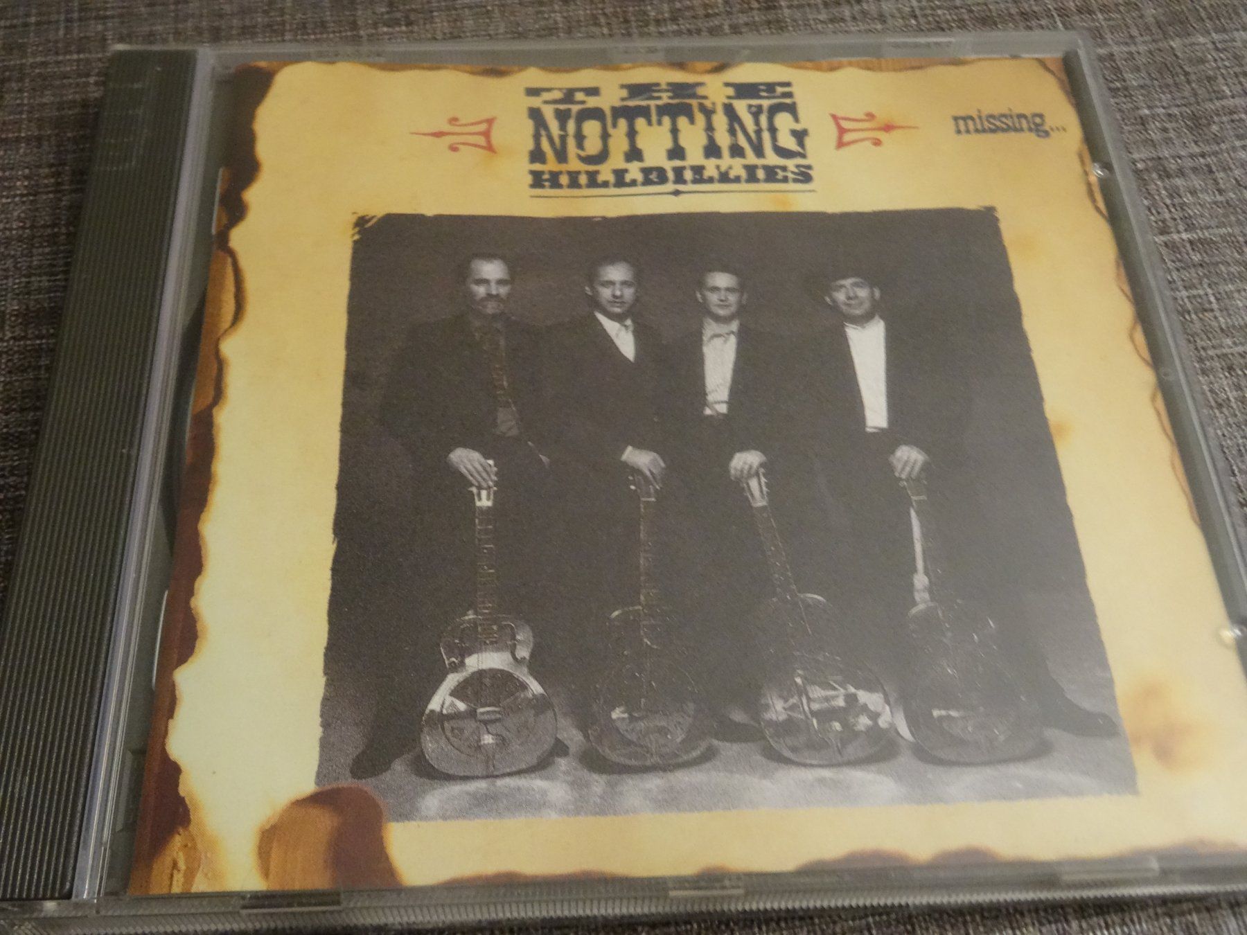 CD: The Notting Hillbillies - Missing... CD – Usato da Olten venduto da Disc-Ausverkauf