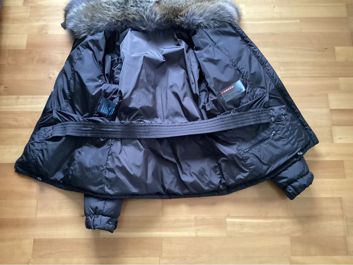 Prada Jacken: Prada, Damendaunenjacke, Gr. 46 it. – Neu (gemäss Beschreibung) aus Salenstein von Esprit57 5