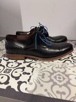 Chaussures pour homme, pointure 41/42 en cuir véritable.