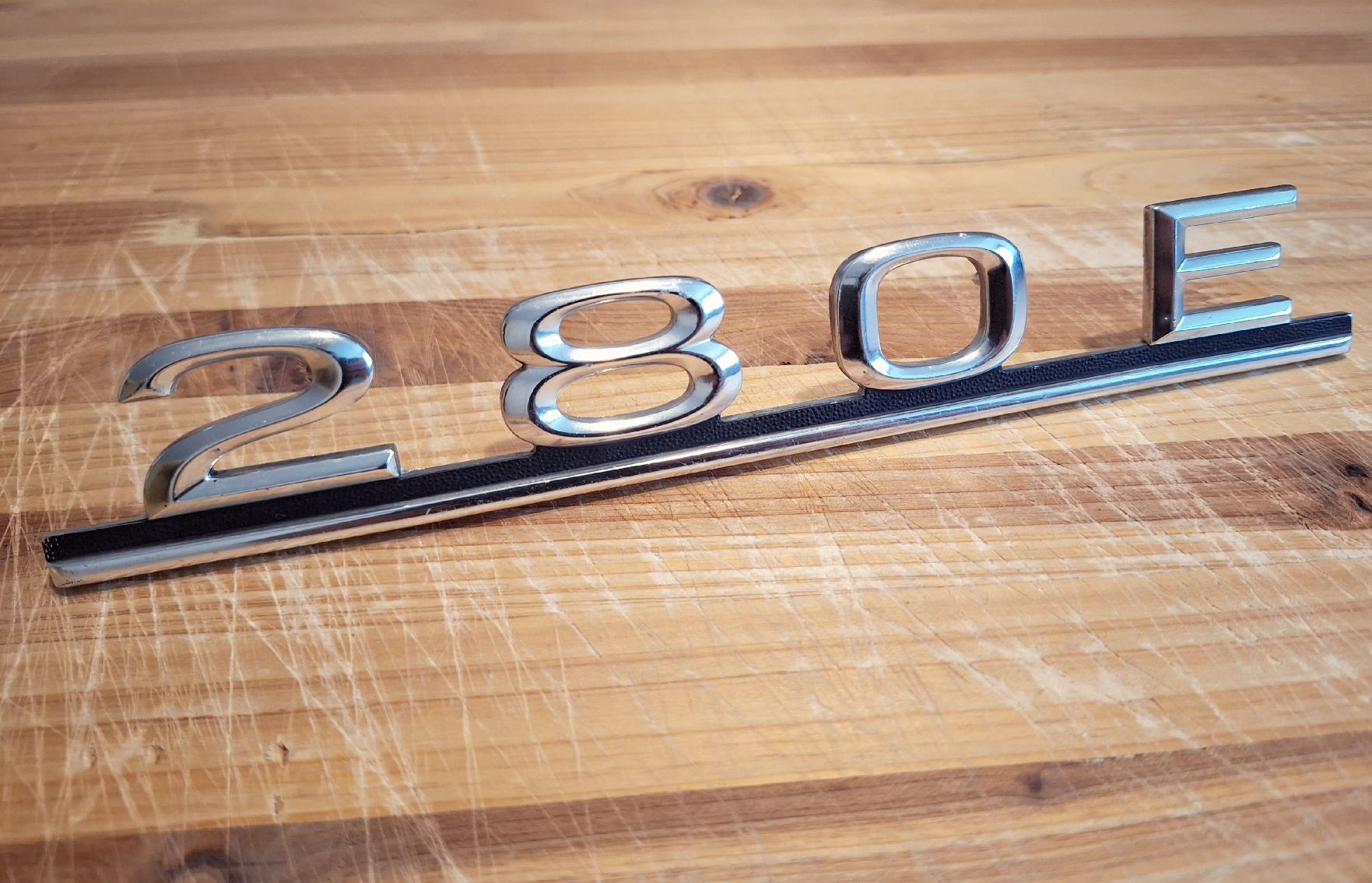 Mercedes-Benz Tutti pezzi di ricambio auto: Mercedes Benz W123 ,,280E" Emblem – Usato da Triesen venduto da BLACKSHEEP75 3