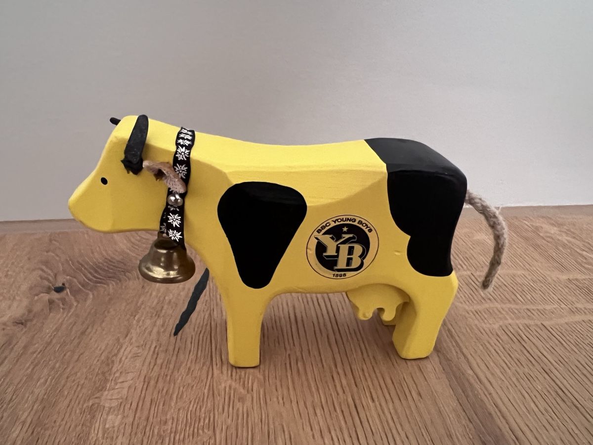 Trauffer Giocattoli: Trauffer Chüeli mit Glocke, BSC Young Boys Design, handgemac – Usato da Herbligen venduto da nic_q8yn 3