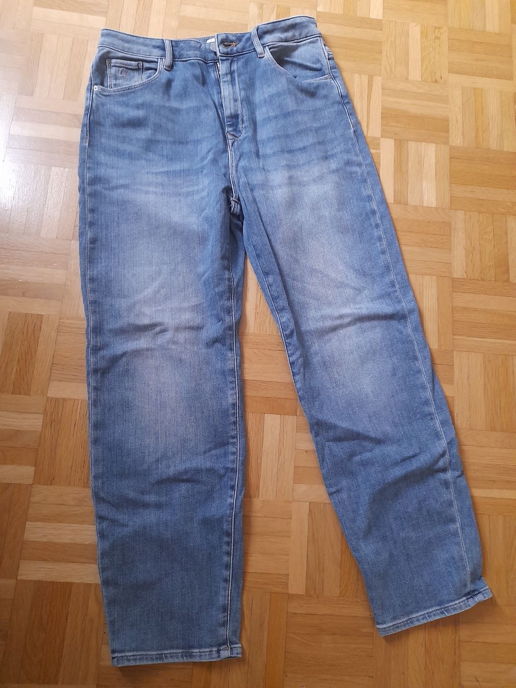 Jeans: Jeans (Dawn, W28/L26) – Usato da Luzern venduto da anni.